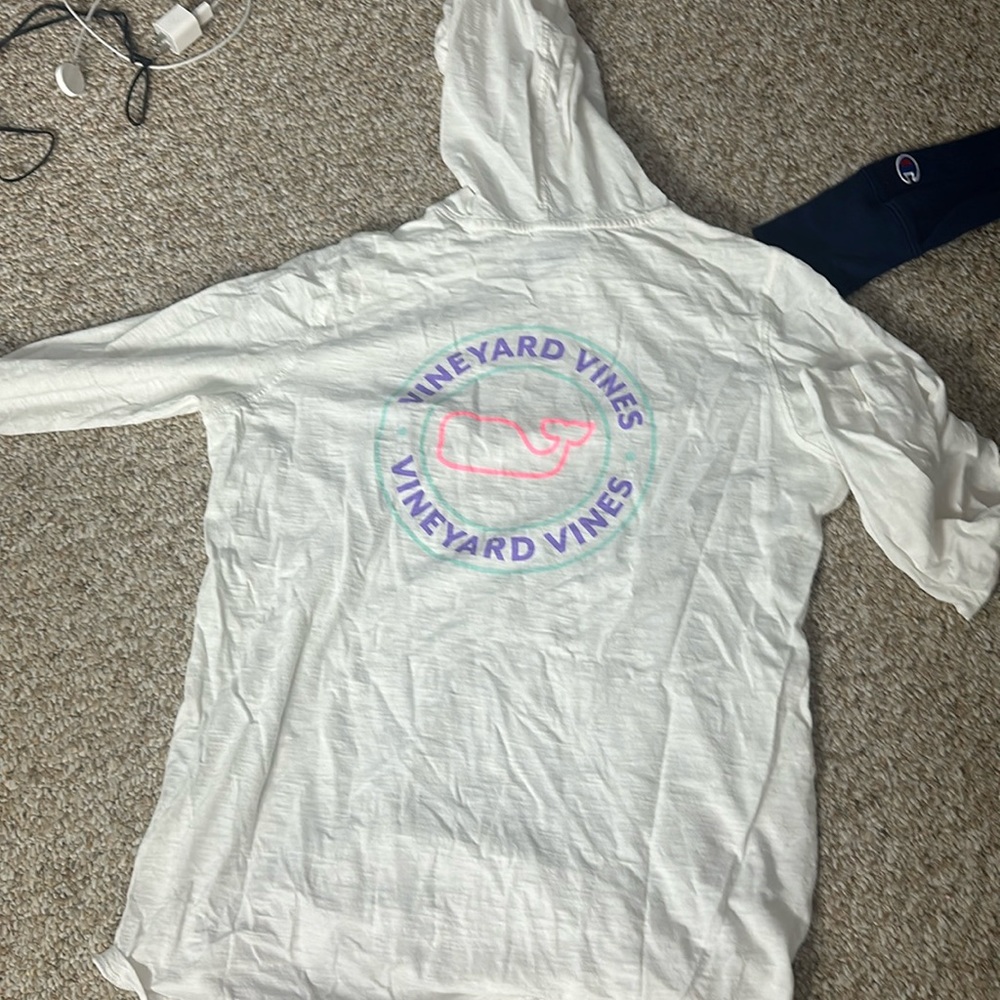 White vineyard vines hoodie.